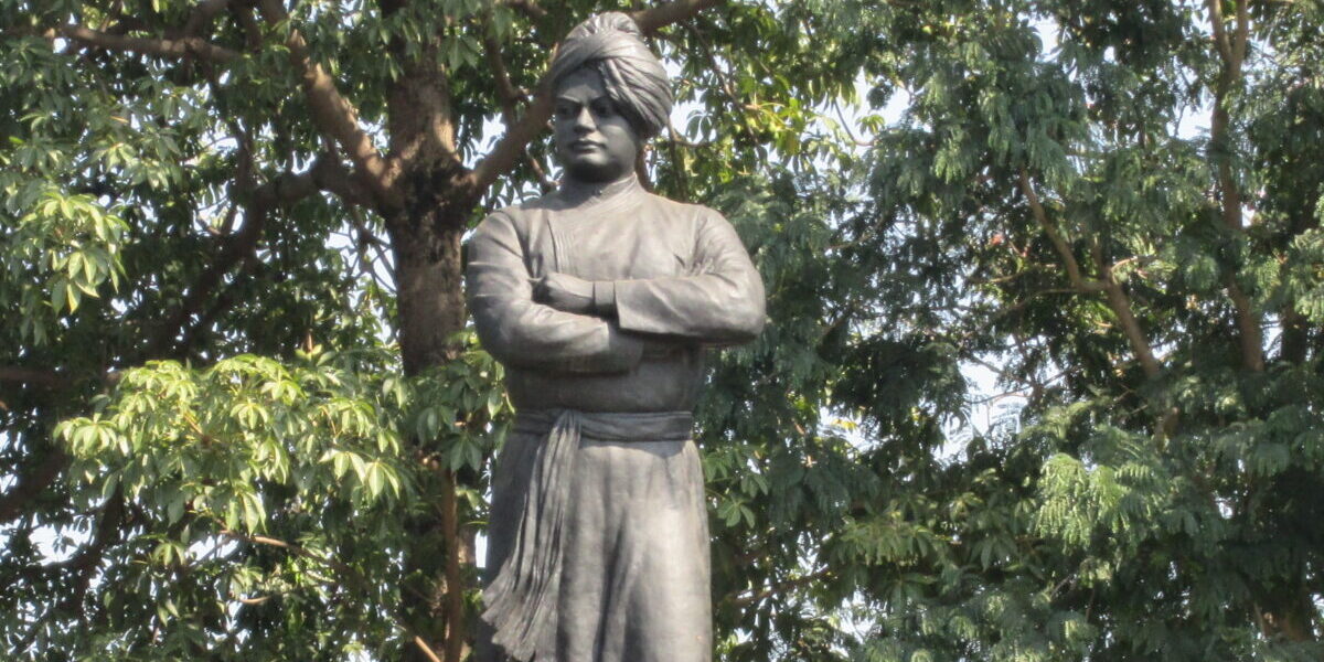 Statue of Swami Vivekananda, a pivotal figure among the 15 Hindu Saints and Their Teachings